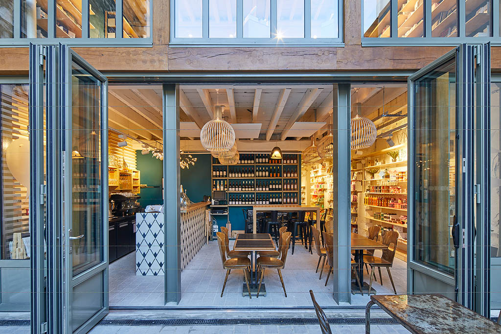 Une librairie dans le Marais