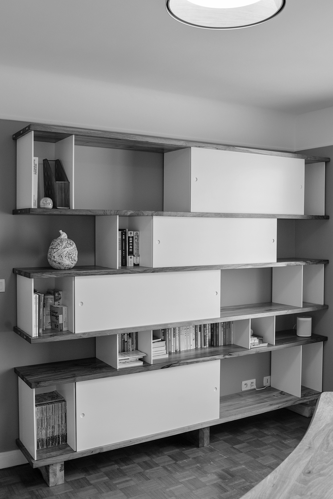 Bibliothèque en noyer massif