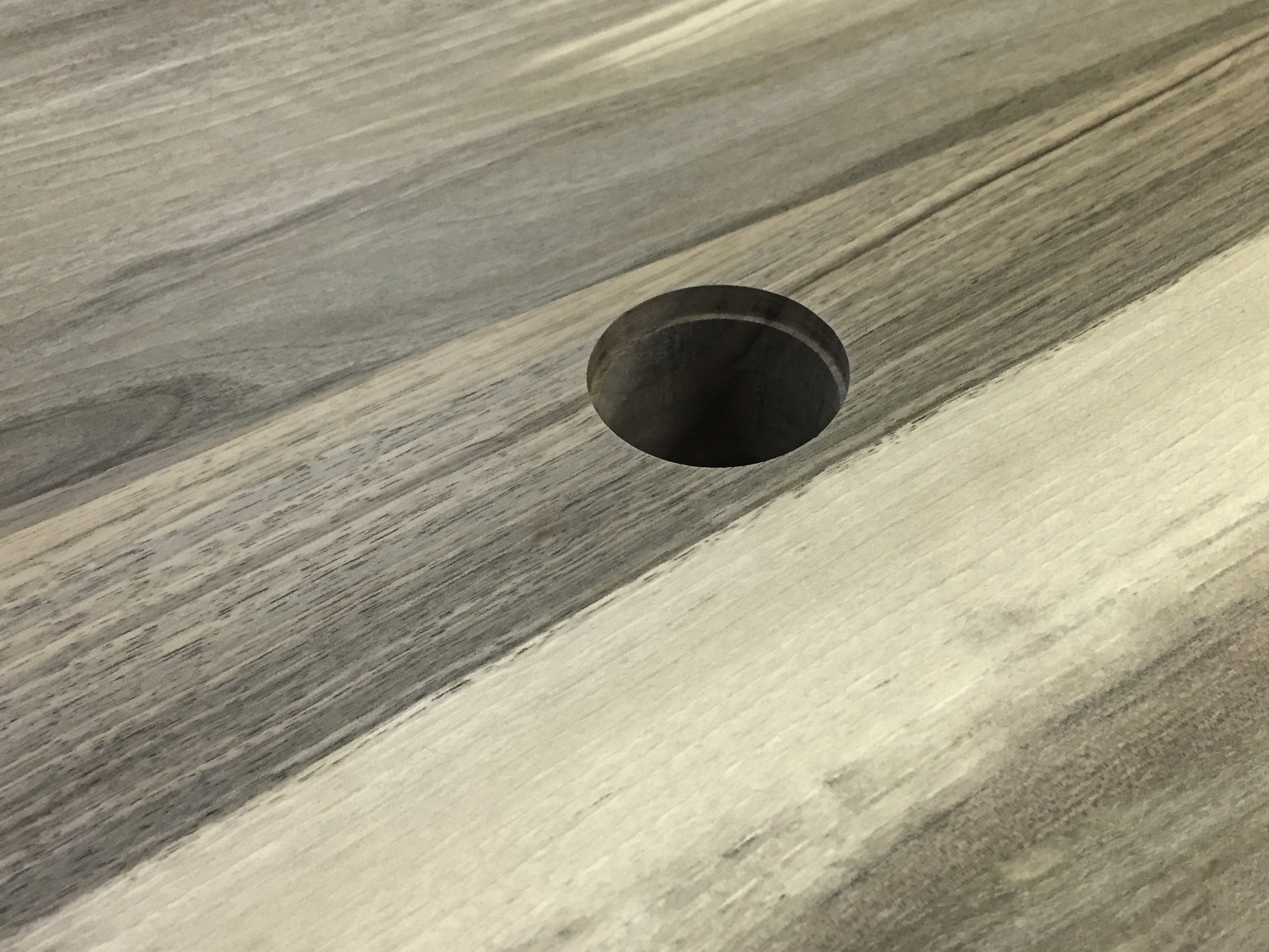 Table en noyer massif