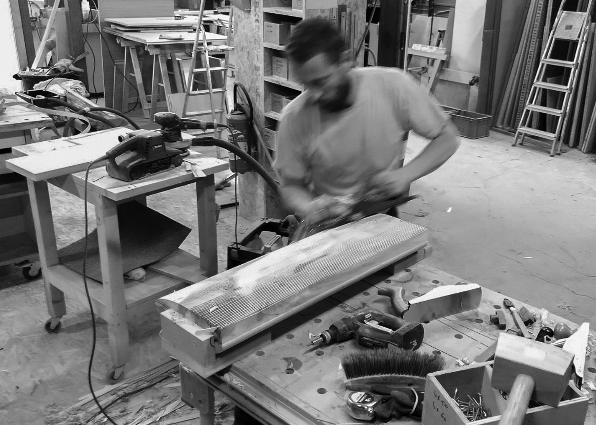 Table en noyer massif