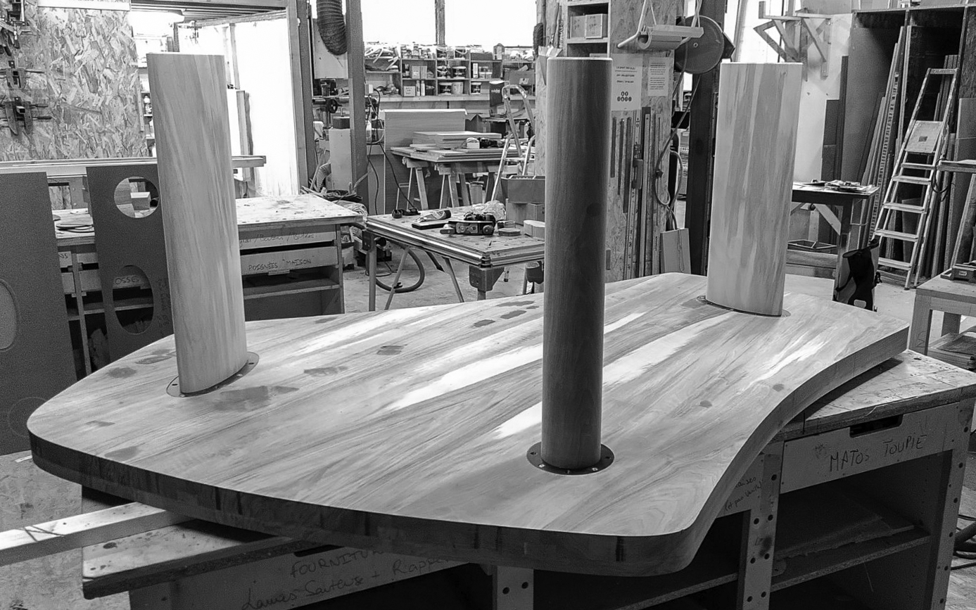 Table en noyer massif