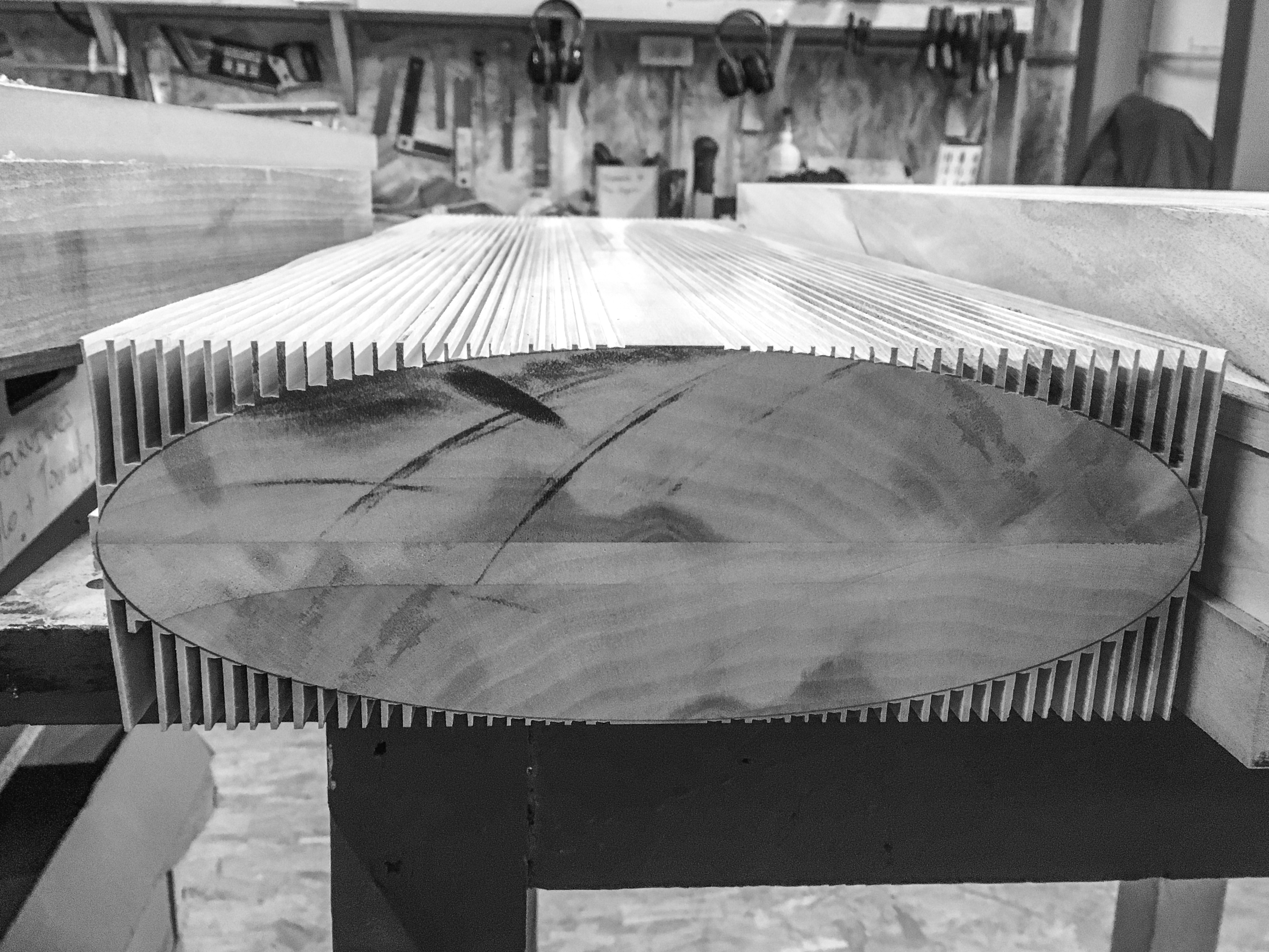 Table en noyer massif