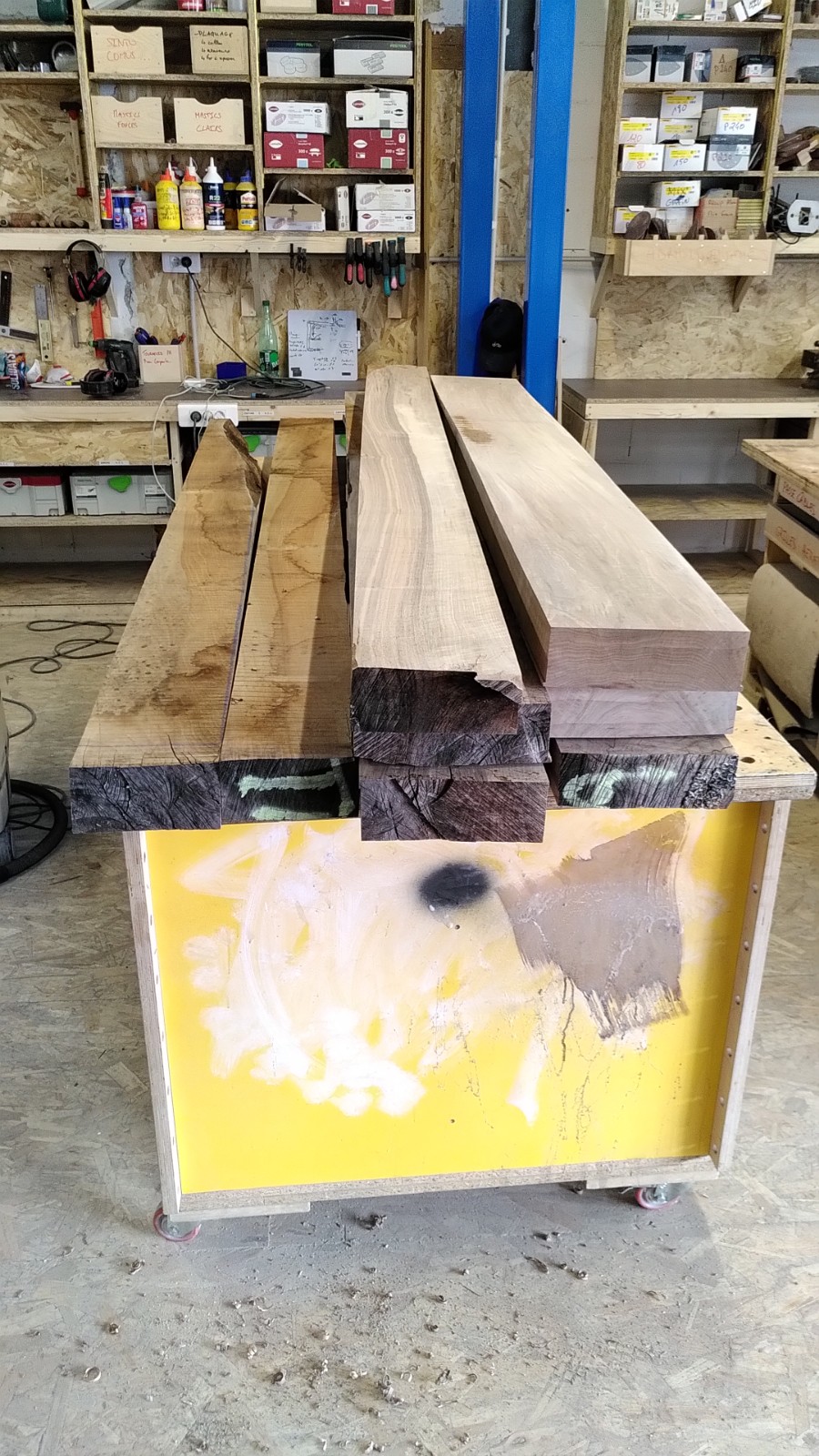 Table en noyer massif